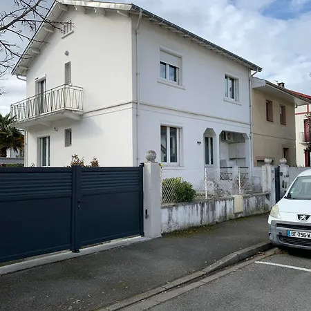 Chez Line Et Francis Apartment Tarbes Exterior photo